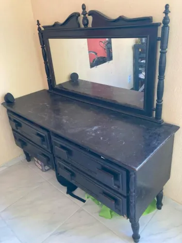 Cômoda/Penteadeira Antiga de Madeira - R$ 500,00