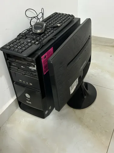 Gabinete com monitor positivo 