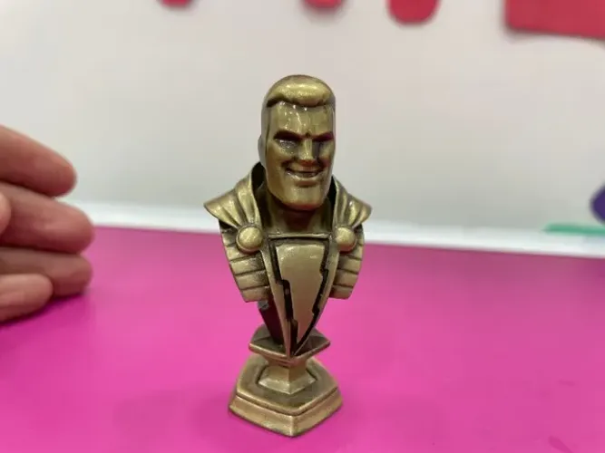 BONECO CAPITÃO MARVEL (RESINA)