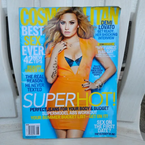 REVISTA COSMOPOLITAN DEMI LOVATO AGOSTO 2013