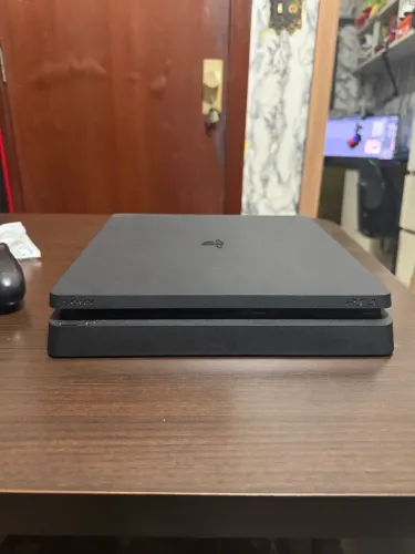 PlayStation 4 slim 1tb em perfeito estado!!