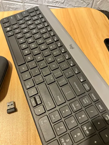 Logitech MK470 Slim - Teclado e Mouse Sem Fio Original
