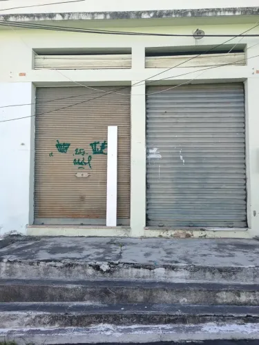 Loja medindo em torno de 60 mts com banheiro - Fonseca