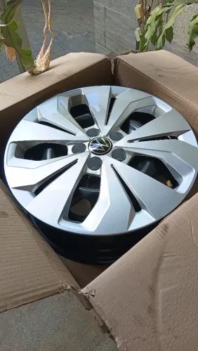 2 jogos de calotas aro 16" 5 furos VW (4 calotas cada jogo)