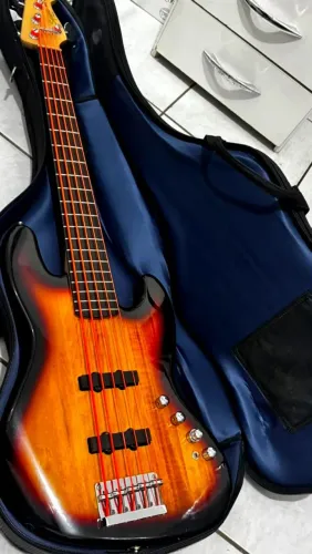 Baixo Fender Squier Deluxe Jazz Bass 5 Cordas + Capa + Cordas Luminescentes