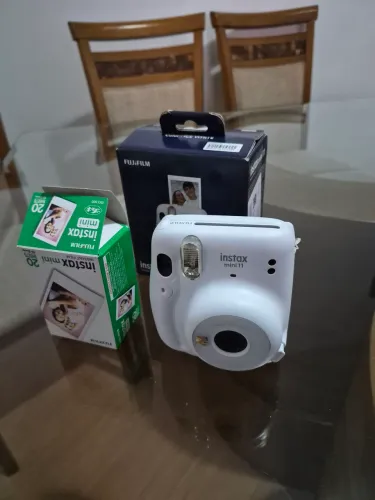 Câmera Fujifilm Instax mini 11 branca + 10 filmes