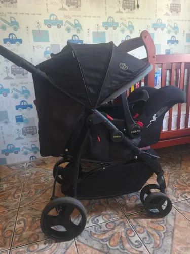 Carrinho de bebe cosco. Muito novo. Tel *