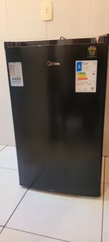 Frigobar Midea 124 L novo ou troco por adega de vinhos pequena.