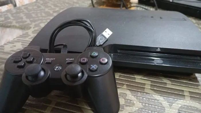 Play Station 3 PS3 com jogos ja inclusos no aparelho