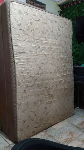 Cama box casal de molas semi nova!