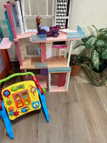 Casa da Barbie + brinquedos
