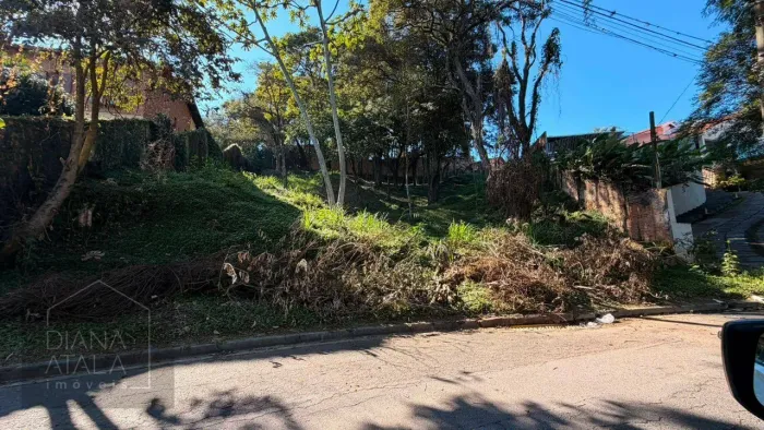 Terreno de 1376mts no Condomínio Marambaia em Vinhedo