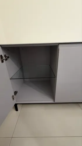 Buffet de 4 portas cinza