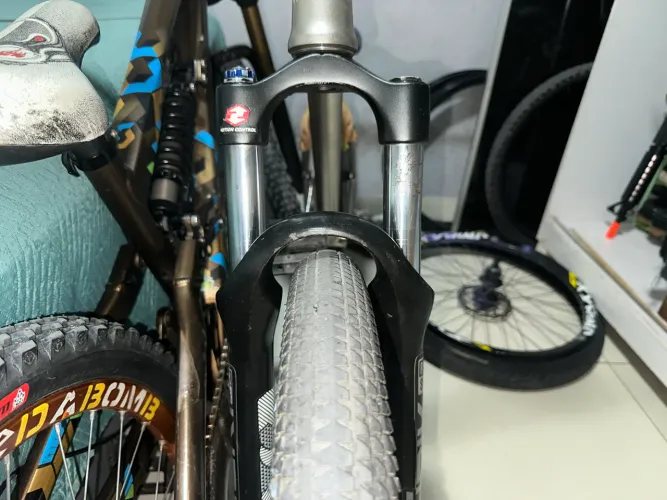 suspensão rockshox argyle