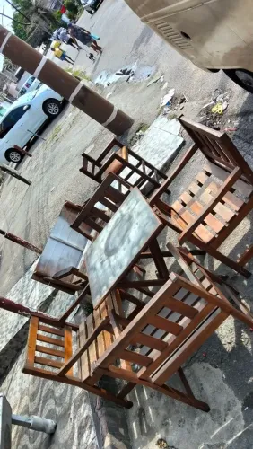 Jogo de cadeira ? de madeira 