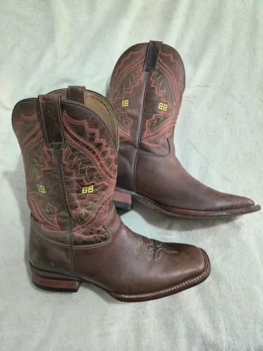 Bota Jácomo marrom 40