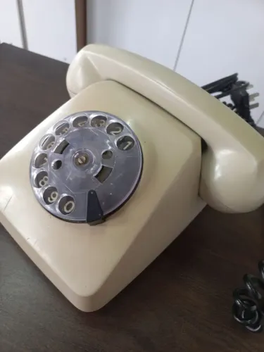 Aparelho de telefone antigo