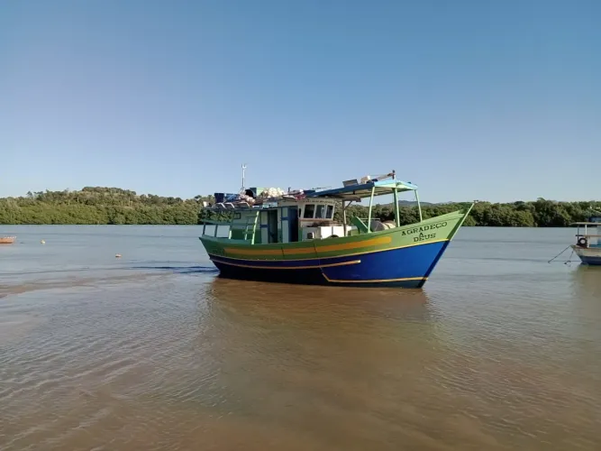 Vendo Embarcação de Pesca