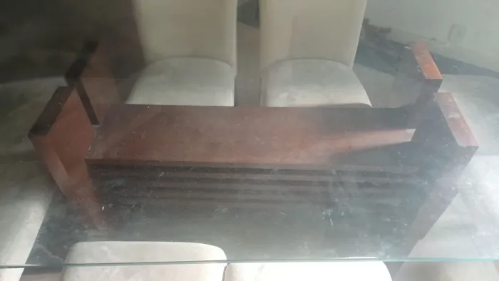 VENDO CONJUNTO DE MESA DE JANTAR COMPLETO COM 8 CADEIRAS
