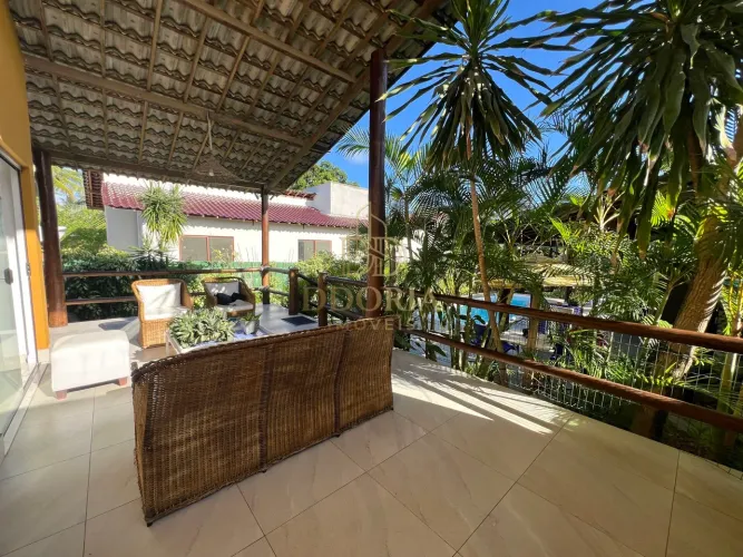 Casa com 2 Residências Independentes em Condomínio Fechado | 1.065 m² de Terreno + Área de