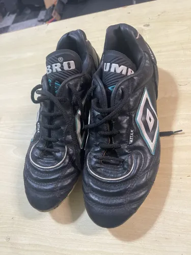 Chuteira Umbro profissional attak tam 40