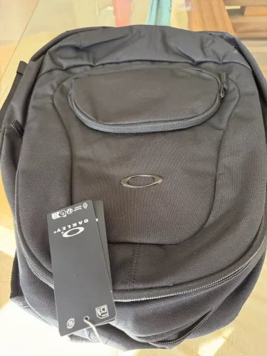 Mochila Oakley preta