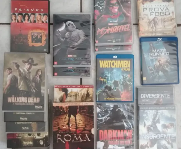 Lote com mais de 50 DVDs diversos novos e usados