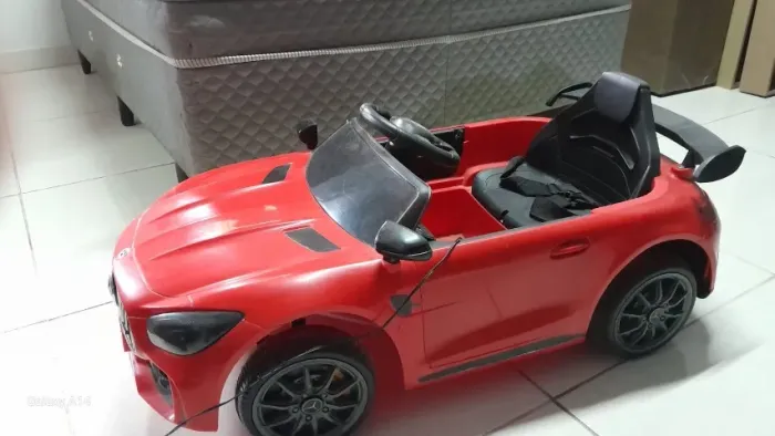 Carrinho Elétrico Infantil Mercedes-Benz AMG Vermelho - Bateria Recarregável