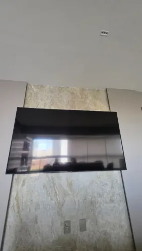 Televisão Samsung 75", 4K Qled, perfeito estado, tela queimada