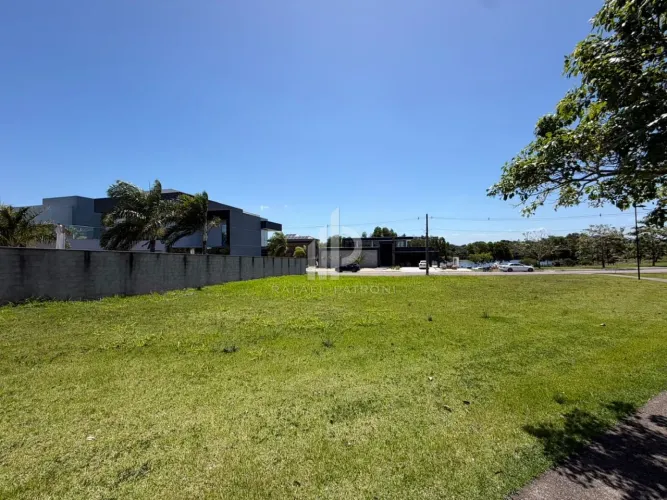Vila Velha - Extraordinário Lote Linear 935m2 Condomínio Jardins Veneza