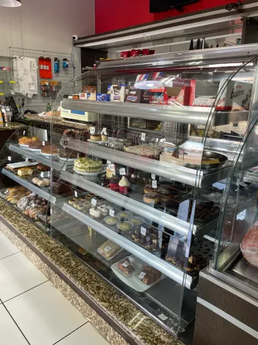 Vende-se balcão seco e refrigerado