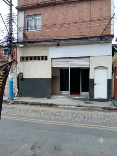 Alugo Loja de Frente 160m² com Salão Principal, Salas e 2 Banheiros