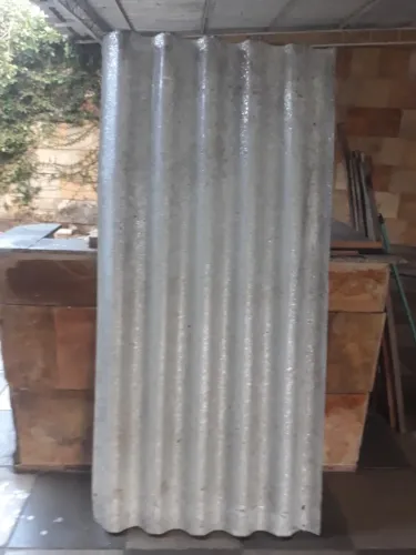 Telhas de material reciclado 2,00 x 0,97 cm usadas  + em bom estado