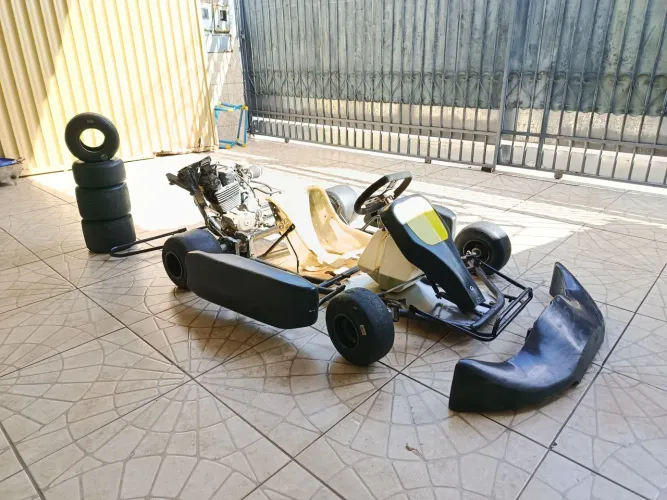Kart Mini Profissional (FIA) + Motor CBX 300cc Preparado (Álcool) - Volante em Alcântara