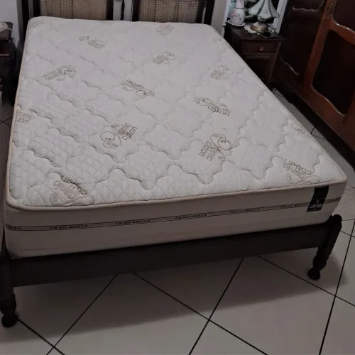 Colchão de casal semi-novo