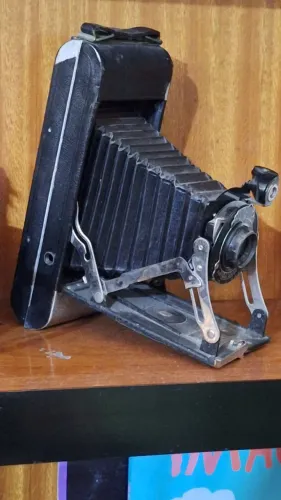 Maquina fotográfica de fôle antiguidade