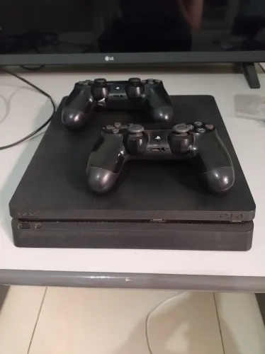 Playstation 4 Slim 1tb + 2 controles sem fio