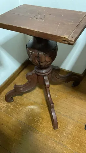 Pe de Mesa Madeira maciça 