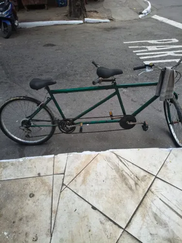 Bicicleta Tandem para 2 pessoas