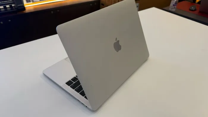 MacBook Pro 15? 2018 Intel i7 16GB - Com Defeito, Reiniciando