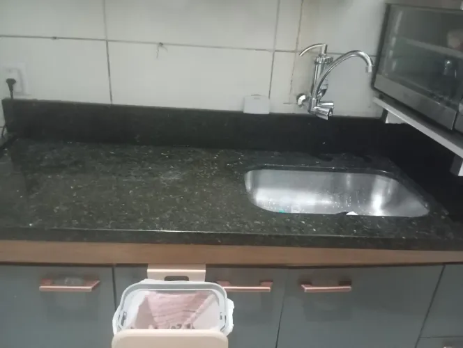 Vendo Pia de cozinha de granito