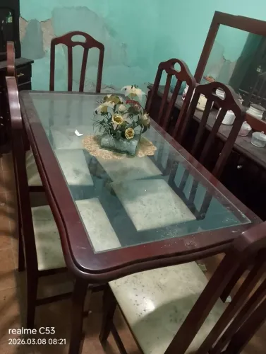Mesa de jantar com centro de vidro com 6 cadeiras com estofado