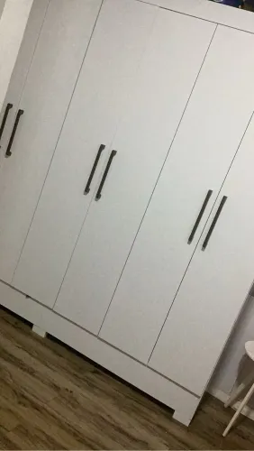 Vendo guarda roupa 6 portas 800 pra desapegar com urgência 
