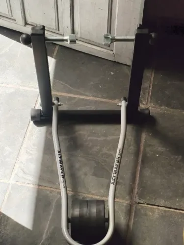 Suporte para exercício de bicicleta ,em bicicleta normal.