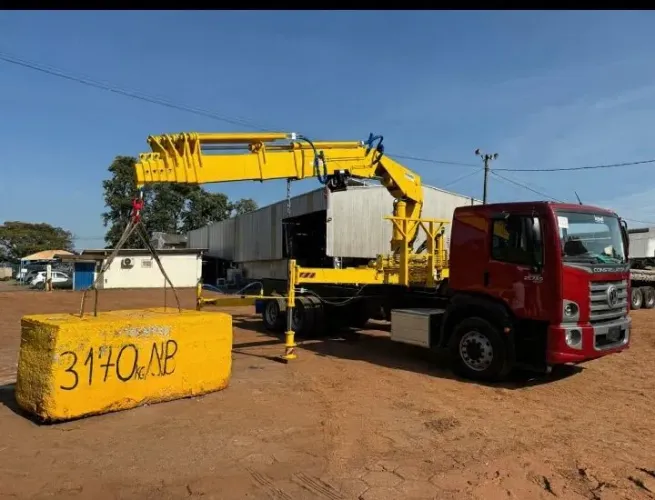 Vende-se guindaste (MUNCK) + carroceria caminhão não está disponível