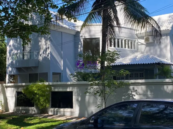 Casa Duplex à Venda no Condomínio Maramar com 550m2, 8 quartos sendo 4 suítes