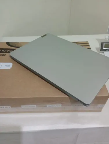 Notebook novo na caixa