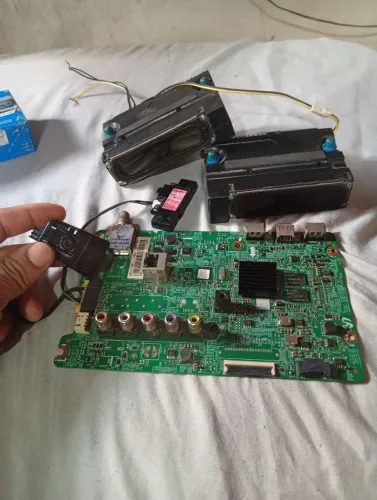Placa tv Samsung 43plg com sensor de ligar e desligar e dois alto falantes da mesma zero