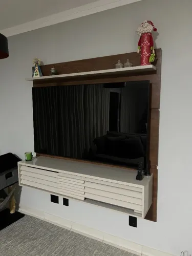 Painel de TV para até 65" em Madeira - Perfeito Estado