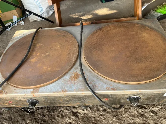 "Máquina de Crepe Francês / Panquequeira Profissional Ademaq (2 Discos) - Elétrica"